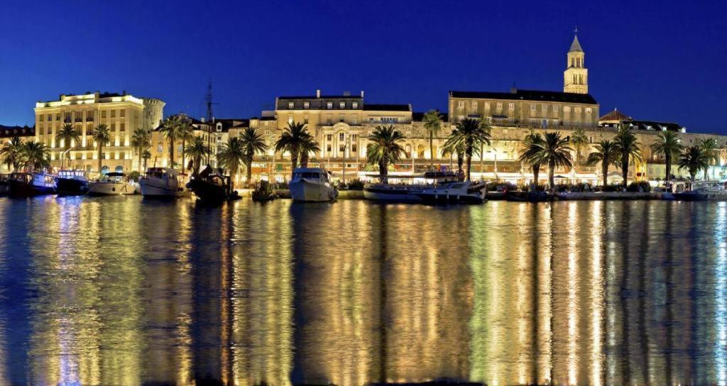 Apartment Sunny Yellow - With Balcony And Parking Place, Split Bagian luar foto