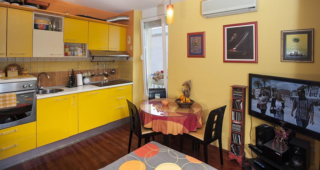 Apartment Sunny Yellow - With Balcony And Parking Place, Split Ruang foto