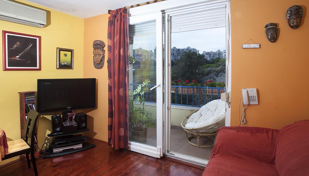 Apartment Sunny Yellow - With Balcony And Parking Place, Split Ruang foto