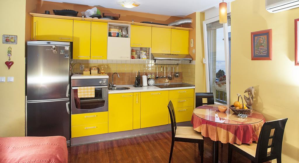 Apartment Sunny Yellow - With Balcony And Parking Place, Split Ruang foto