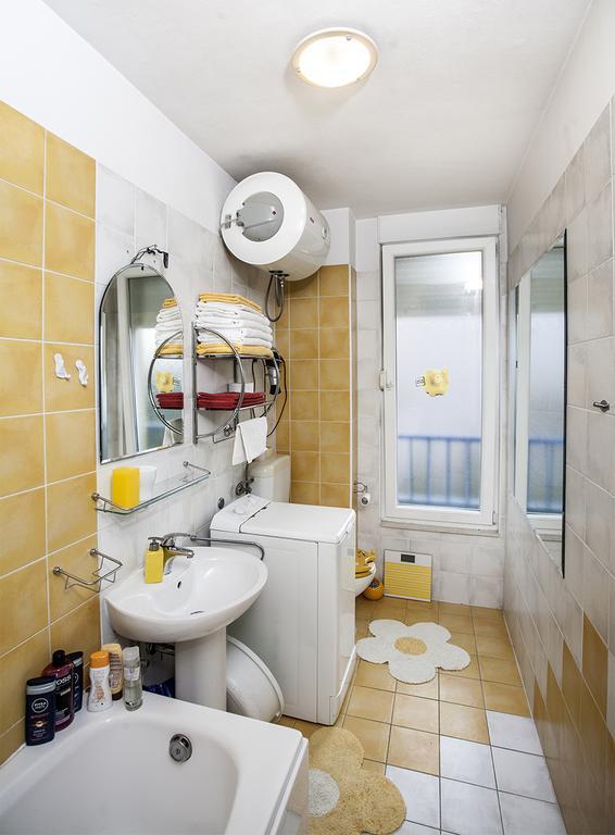 Apartment Sunny Yellow - With Balcony And Parking Place, Split Ruang foto